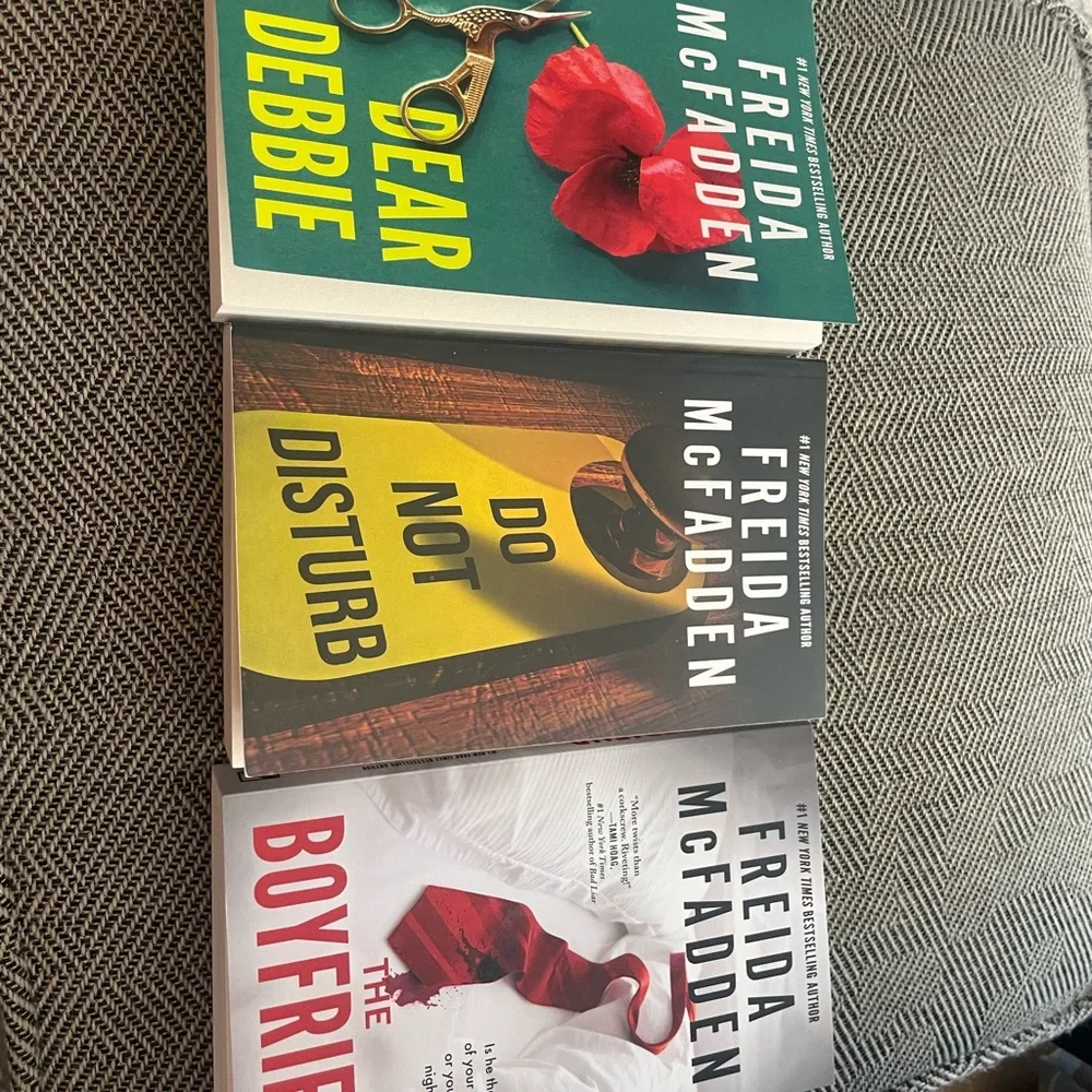 Thriller Book Set - White, Yellow, Teal Covers